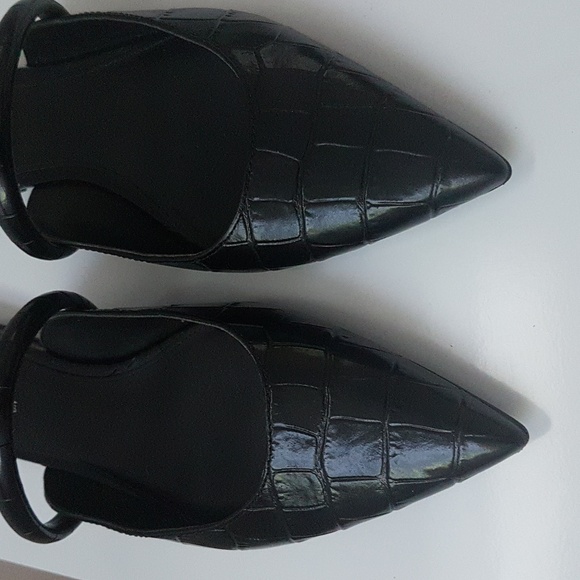 Michael Kors Pointy Toe Flats - Picture 6 of 8